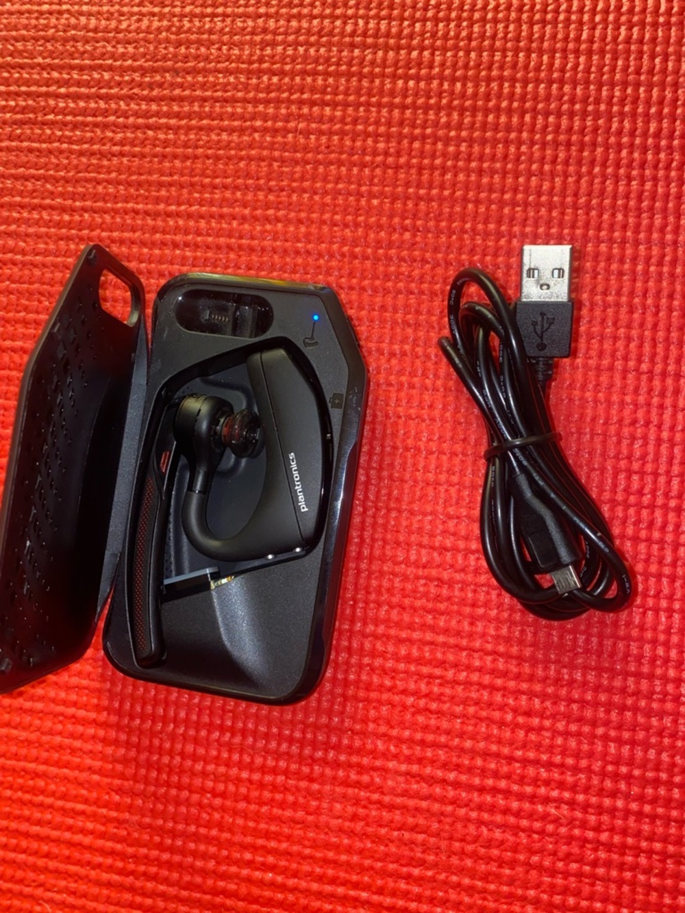 Plantronics Black Bluetooth Headset with Charging Case and USB Cable - Picture 7 of 10
